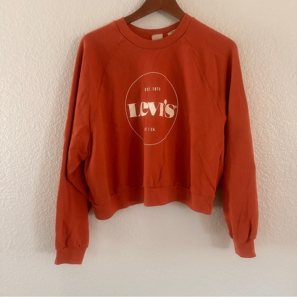 Levi’s Coral Red Logo Sweatshirt L Cropped Crewneck Pullover Cotton Blend Casual